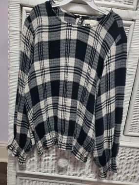 Chelsea & Violet Black and Cream Plaid Crew Neck Top